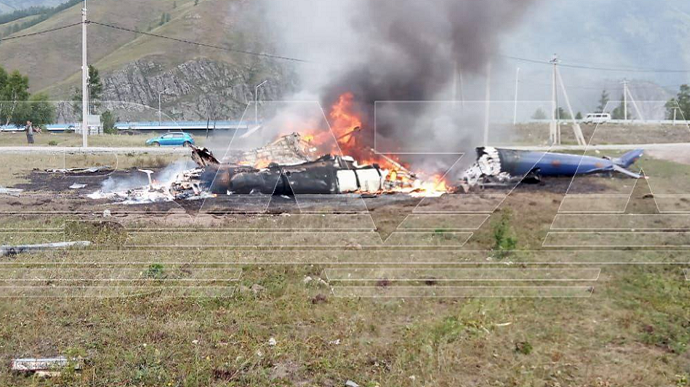 В России разбился вертолет с туристами: 6 погибших