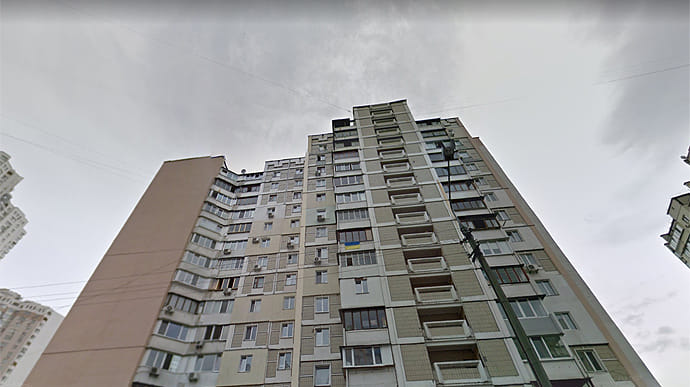 У Києві 13-річна дівчинка випала з 14 поверху
