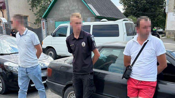 Правоохранитель из Хмельницкой области за $2500 обещал порешать с мобилизацией  