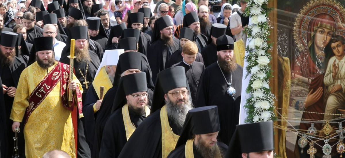 Православные ходоки. Кому и зачем нужен молебен за мир