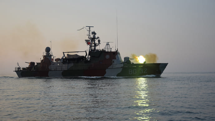 Пограничники тренировались стрелять в Азовском море: ФСБ подсматривали