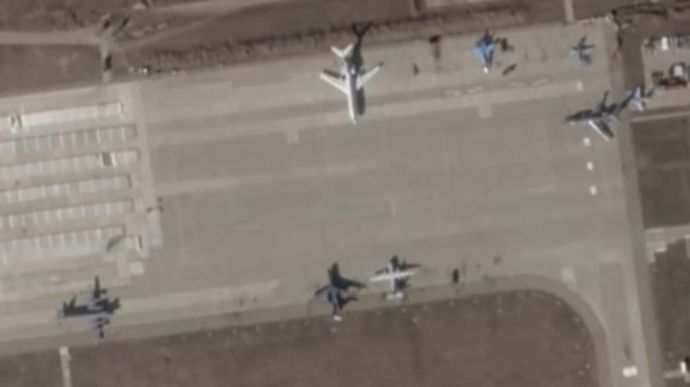 На российском аэродроме в Ейске после возможного удара исчезли 6 истребителей Су-34