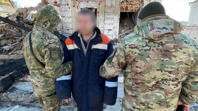Russian soldier caught in Kharkiv Oblast hiding in abandoned buildings