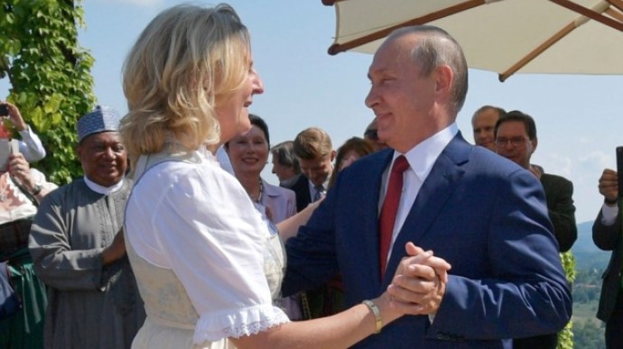 Ексглава МЗС Австрії, яка танцювала на весіллі з Путіним, працюватиме на Russia Today