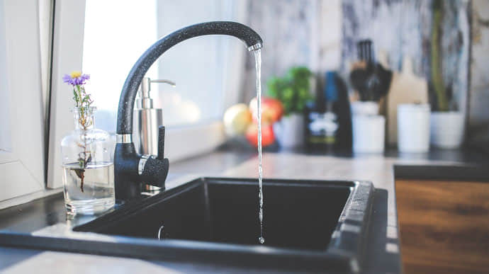 В Херсоне дезинфицируют водопровод: пить воду запрещено 