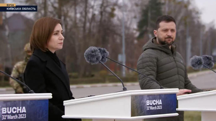 Президентка Молдови в Бучі закликала покарати російських воєнних злочинців