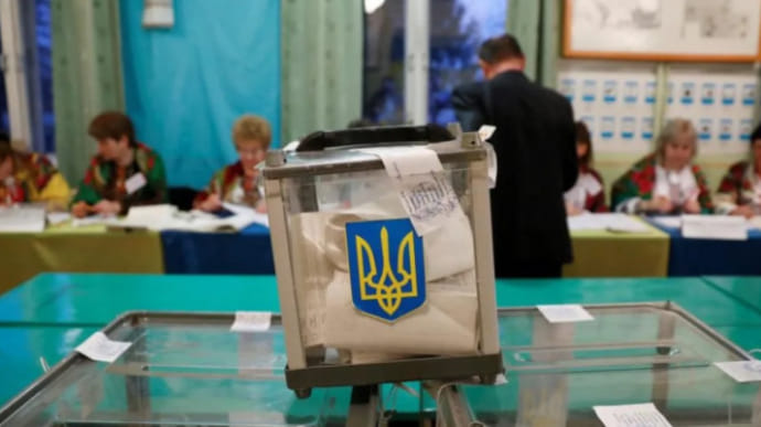 Поліція взяла під охорону виборчі комісії на Львівщині