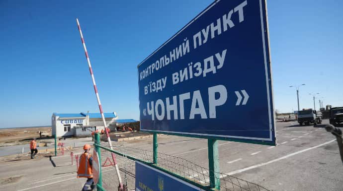 Окупанти в Криму попереджають, що вдруге не випустять на материк