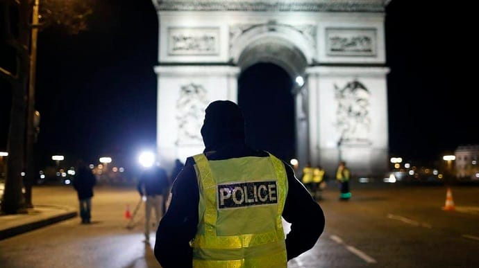 У Франції за порушення карантину в Новий рік оштрафували 6600 громадян