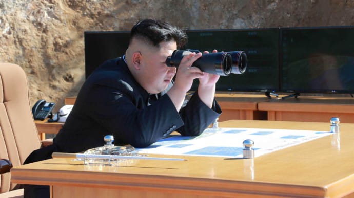 Північна Корея знову випробовує ракети