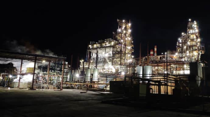 Дроны ГУР поразили завод по переработке нефти в Калужской области РФ – источник
