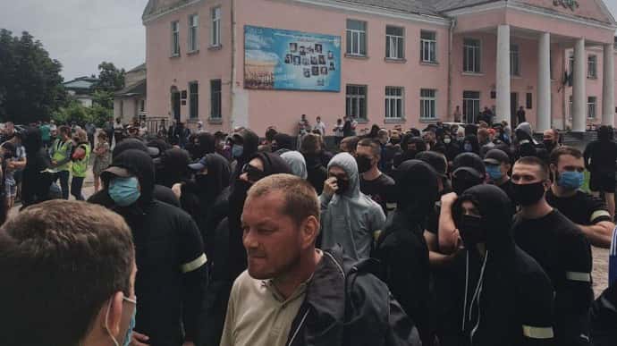 На встрече с нардепом подрались полиция, националисты и пособники Кивы |  Украинская правда