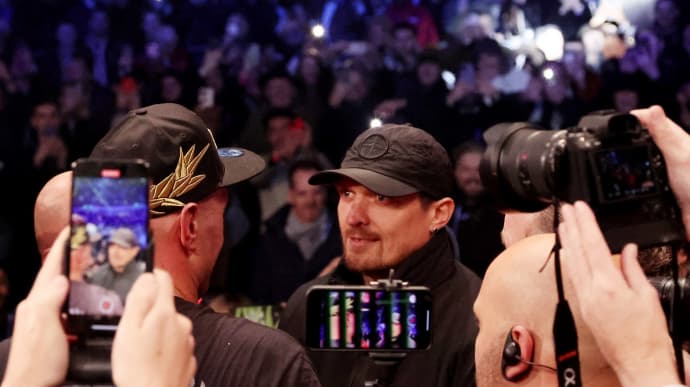 Ukrainian boxer Usyk released by Polish police, Zelenskyy outraged by attitude towards our citizen and champion