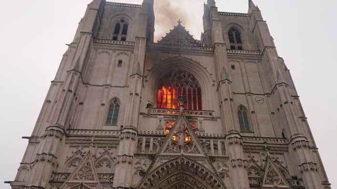 Волонтер признался в поджоге собора XV века во французском Нанте