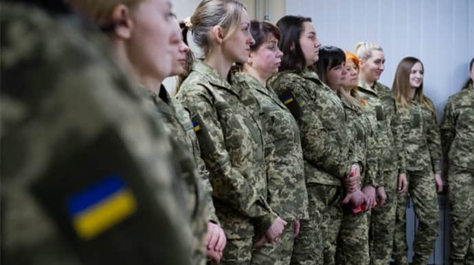 В ВСУ впервые начали выдавать женскую военную форму - Минобороны