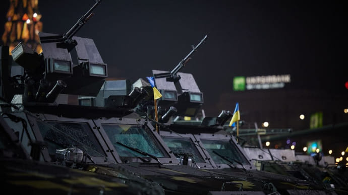 Зеленский передал ВСУ сотни единиц вооружения и техники