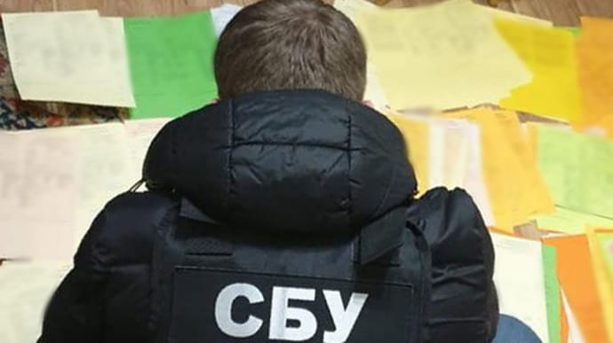 В Киеве разоблачили крупнейшую схему торговли фейковыми Covid-сертификатами - СБУ