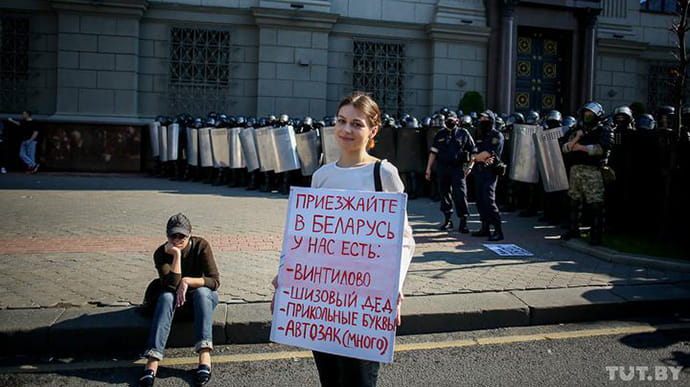 На протестах у Мінську затримали вже щонайменше 125 осіб