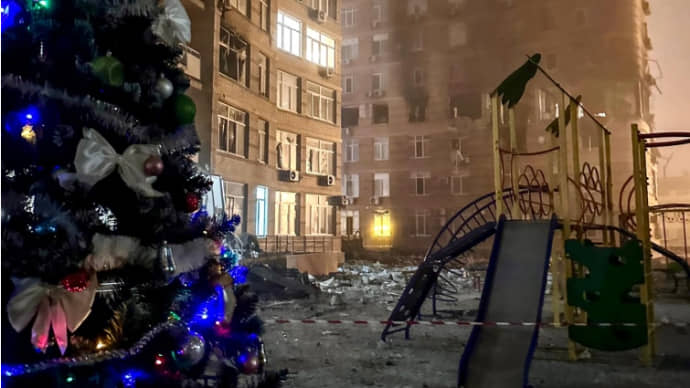 Christmas tree lights turned on near high-rise building damaged in Russian attack on Odesa – photo