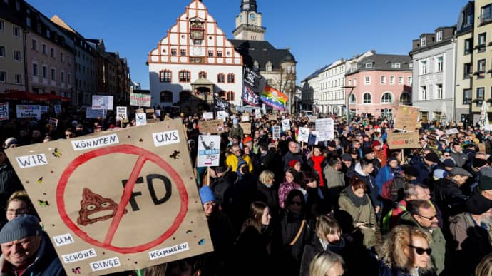В Германии возросло количество желающих присоединиться к ультраправой АдГ