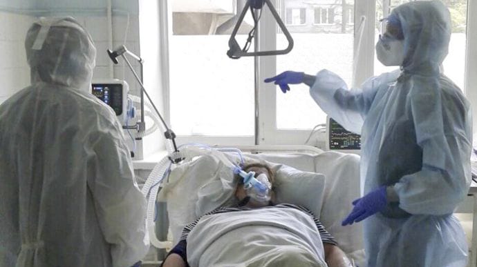 Третья волна: в Украине растет количество больных и госпитализированных с COVID