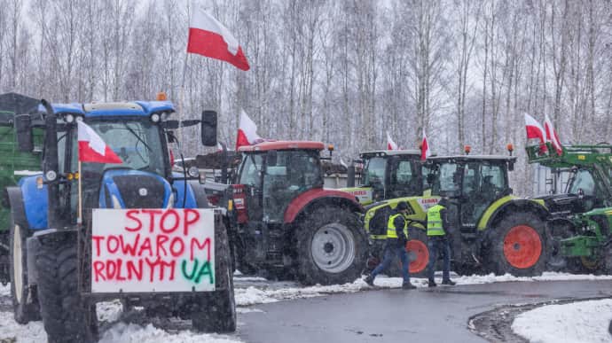 Farmers' blockade in Poland: One checkpoint blocked completely, attempts made to disrupt train traffic