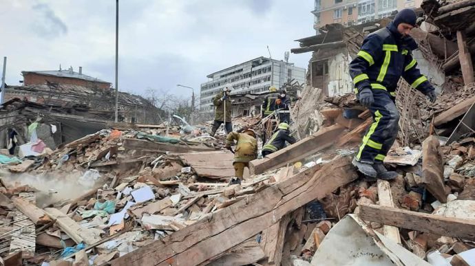 Kharkiv shelled with new force: shopping mall destroyed. 4 people killed in Slobozhanske