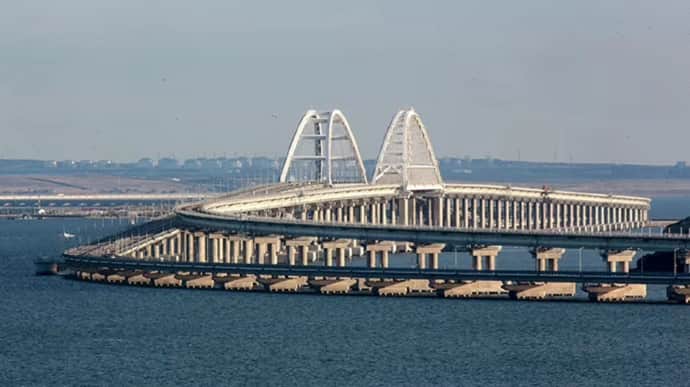 Оккупанты снова перекрывали Крымский мост