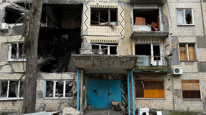 Around 2,000 civilians remain in Avdiivka, while Russians attempt to storm it