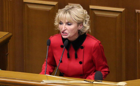 Несмотря на решение суда Парубий дал слово представительнице Порошенко