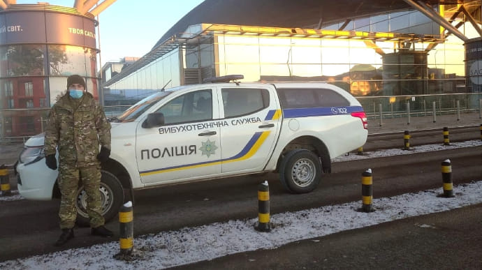 Поліція шукає вибухівку в київських аеропортах