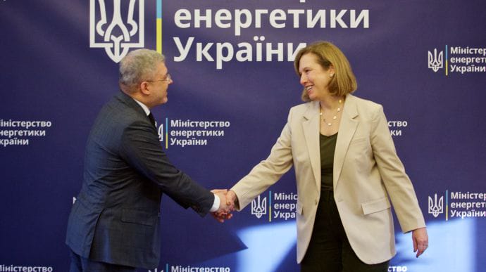 США готовы способствовать стабильности поставок энергоресурсов Украине – Квин