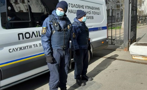 Карантин: общественные места Киева патрулирует полиция