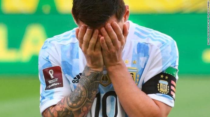 ЧМ-2022: матч Бразилии и Аргентины прервали из-за нарушения изоляции игроками