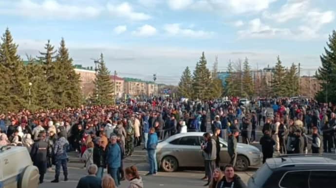 Путін допоможи: незадоволені росіяни вийшли на мітинг через повінь