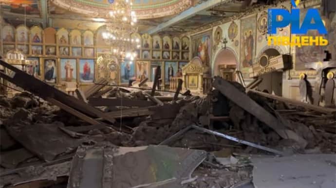 Russian attack damages cathedral of Russian-linked Ukrainian Orthodox Church in Zaporizhzhia – video