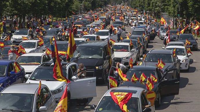 Тисячі людей зібрав автопротест проти карантину в Іспанії