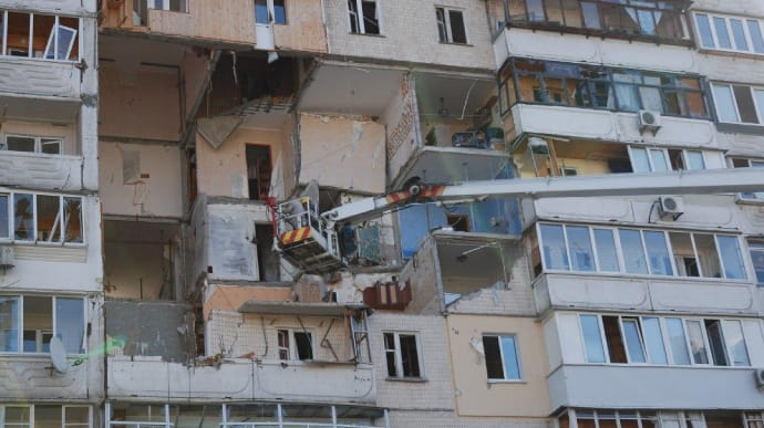 Через три месяца после взрыва на Позняках началась подготовка к укреплению дома