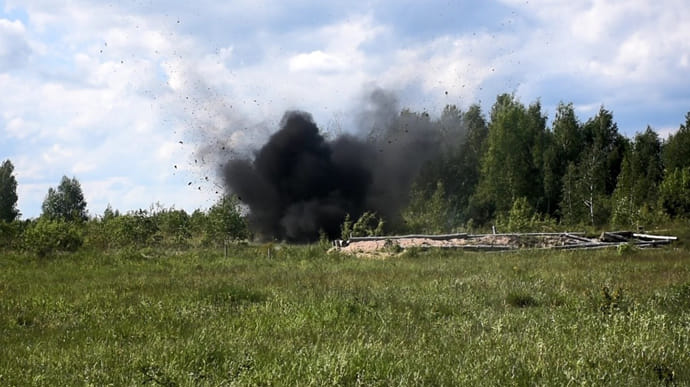 Боец ВСУ подорвался во время инженерных работ возле Водяного