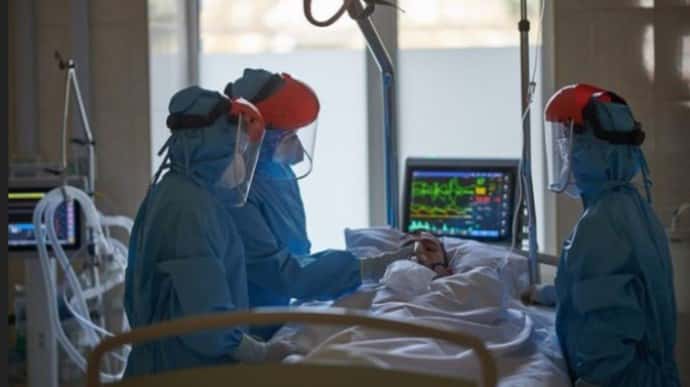 В опорных больницах Закарпатья уже не хватает мест для больных с коронавирусом