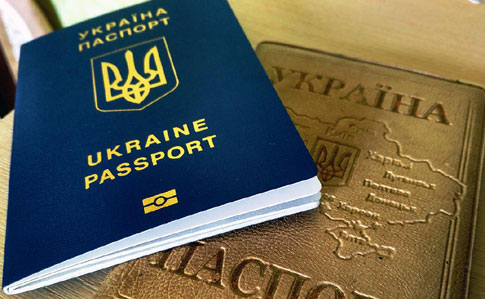 У Росію лише за закордонпаспортом: людей уже завертають на кордоні