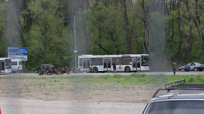 Представитель ООН говорит, что на Азовсталь поехали новые автобусы для евакуации
