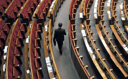 Закон по Донбассу завис в Раде как минимум на 2 недели