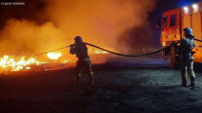 Shahed drones hit outskirts of Voznesensk in Mykolaiv Oblast, causing fire 