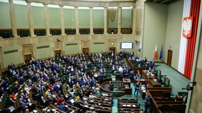 Сейм Польщі ухвалив резолюцію про запровадження санкцій на агропродукцію з РФ і Білорусі