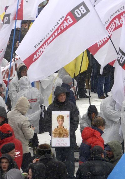 На марш оппозиции в Ужгороде пришло от 3 до 5 тысяч, и люди еще приходят