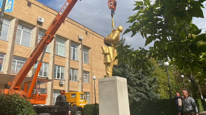 На Одещині знесли пам'ятник Карлу Марксу