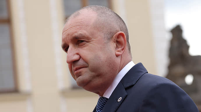 Bulgarian President vetoes deal on supply of armoured personnel carriers to Ukraine