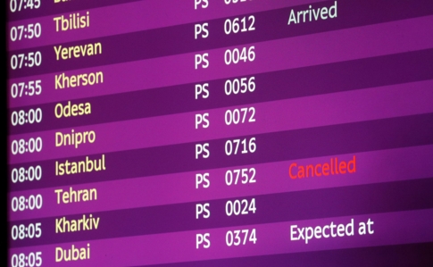 Обмежений повітряний коридор. Літак Медведчука вилетів з Оману на 9 годин раніше Зеленського