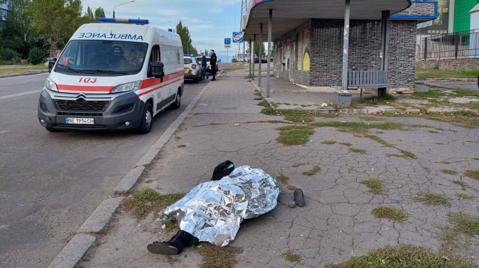 В Николаеве из-за обстрела произошел взрыв возле остановки: 3 погибших, 12 раненых